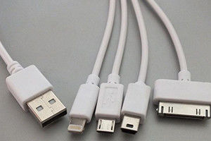 USB কেবলের জন্য 25 টন ছোট উল্লম্ব প্লাস্টিক ইনজেকশন ছাঁচনির্মাণ মেশিন